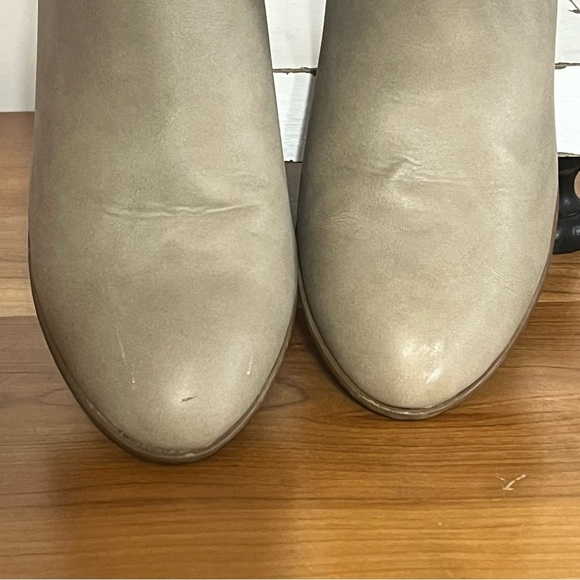 Women’s Dolce Vita Yelka Taupe Booties Stacked Heels Size 6.5 - Picture 4 of 7